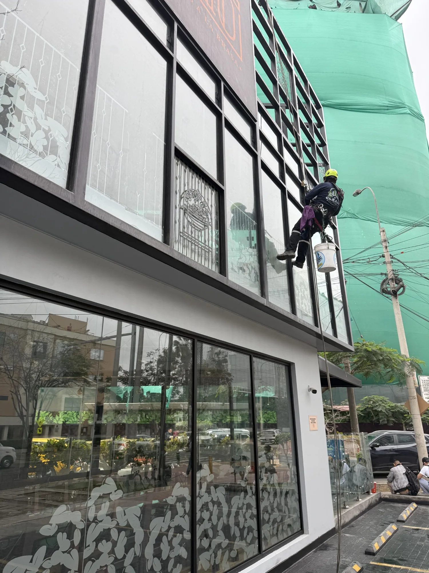 Limpieza de altura realizada por Clean Solutions