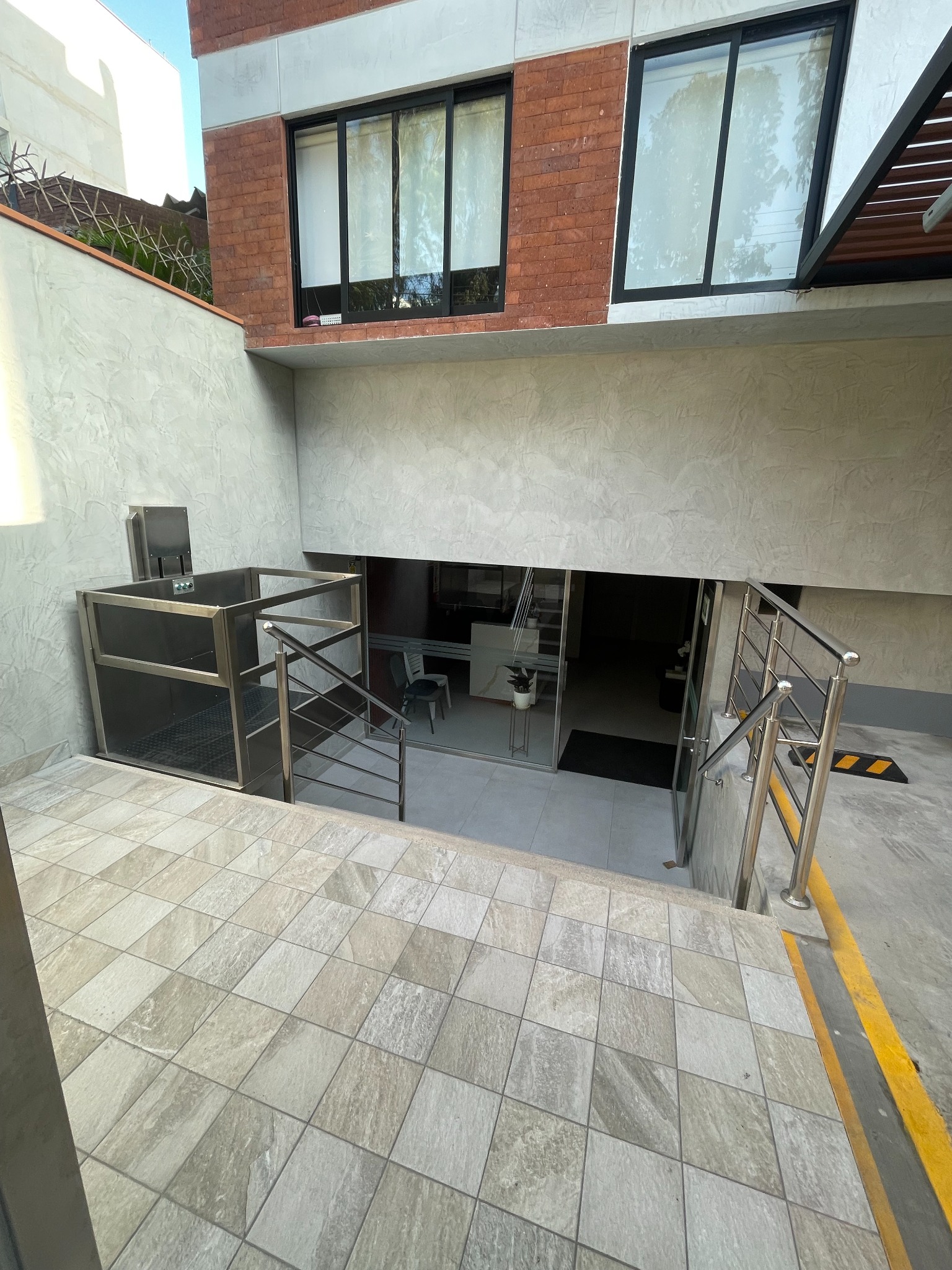 Acceso exterior del proyecto